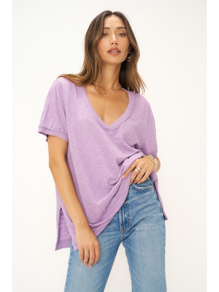 Knockout V-Neck Tee in Lilac