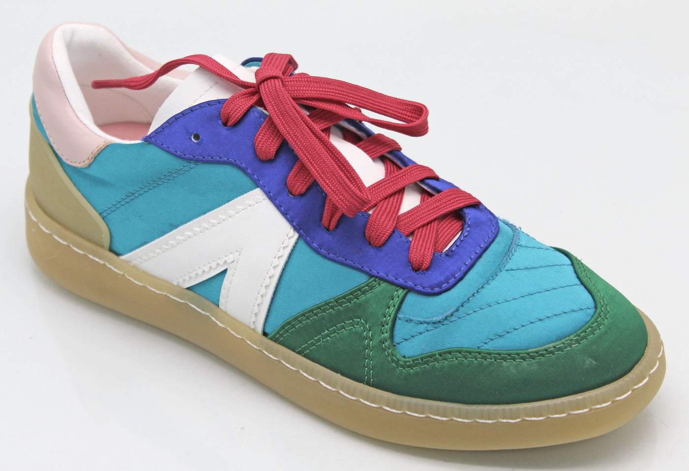 Vesta Sneaker